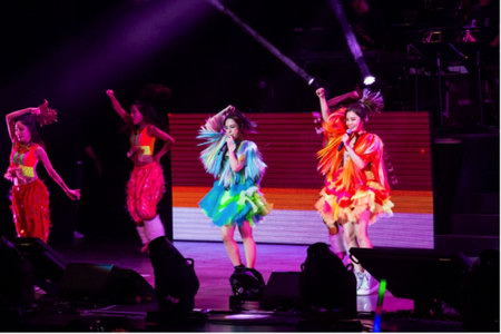 TWINS����Ѳ�ݱ�������վ �˱����׶�SONY CENTRE