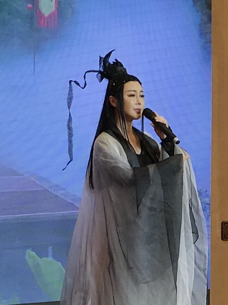 赵净颐放歌人民大会堂 用歌声彰显国学魅力