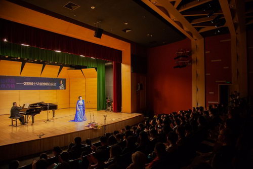 音乐会现场座无虚席
